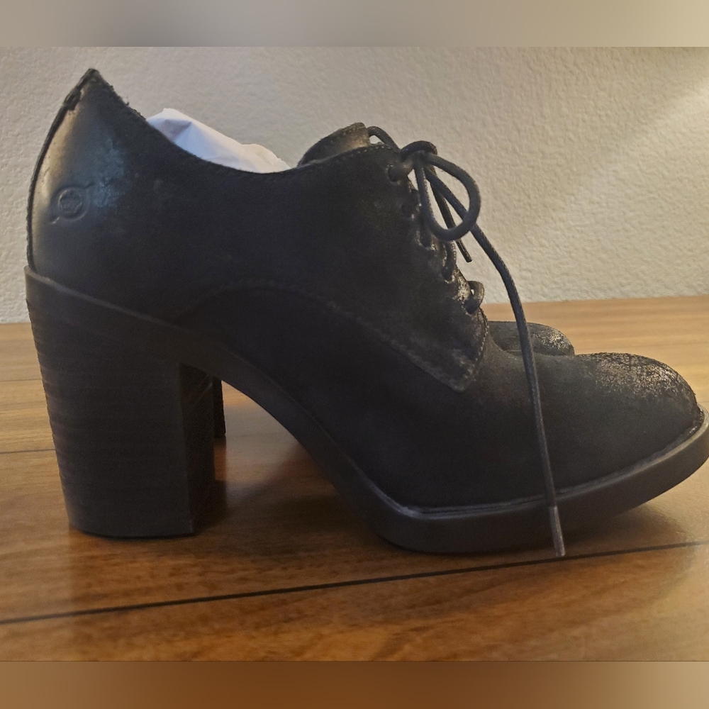 BORN HEELED BOOTIES SIZE 8 IN LIKE NEW CONDITION!